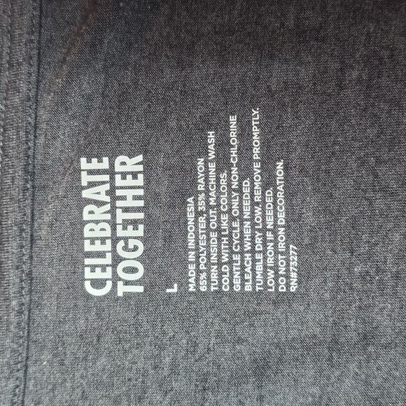 Celebrate Together Snow Is Falling & Wine Is Calling Graphic Tee Shirt Women's L - Picture 5 of 5